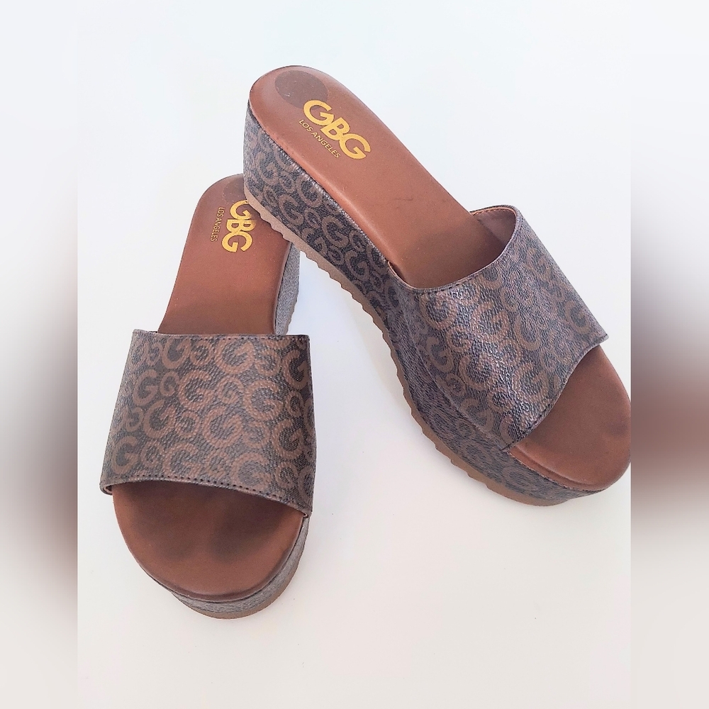 GBG Los Angeles Platform Logo Slide Sandals Shoes Size Womens 6.5